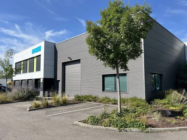 Local d'activité 615 m²