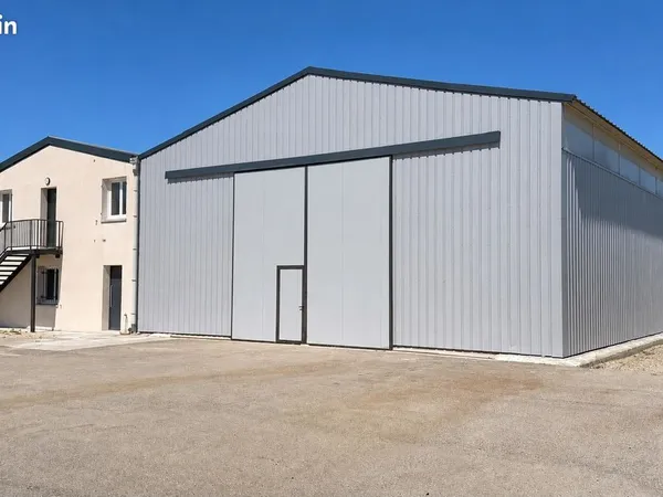 Local d'activités de 415 m² avec bureaux, atelier hangar- Zone Industrielle de Pierrelatte