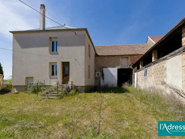 Maison de 200 m² avec 5 chambres et 210 m² de dépendances sur 1 235 m² de terrain