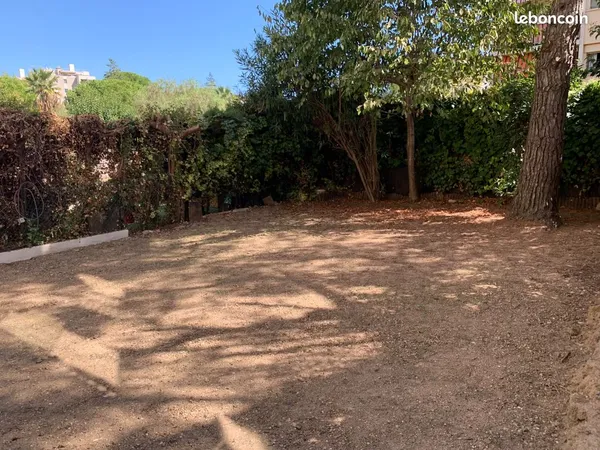 Cagnes sur Mer 3 pièces avec 120 m² de jardins + box fermé
