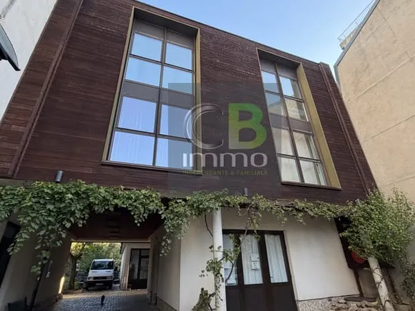 BEAU LOCAL PROFESSIONNEL OU COMMERCIAL DE 75 M2 AVEC COUR PA