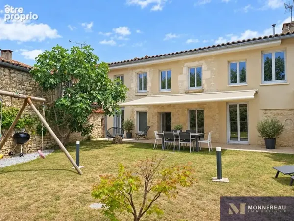Maison en pierre renovee