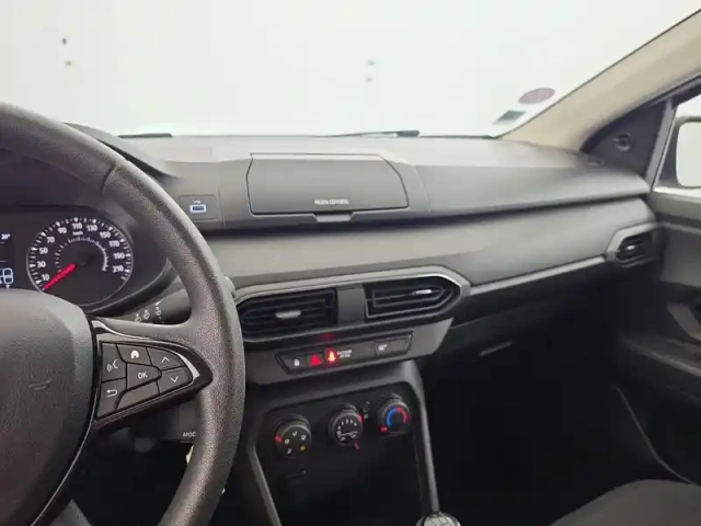 Dacia Sandero sce 65 — photo 182