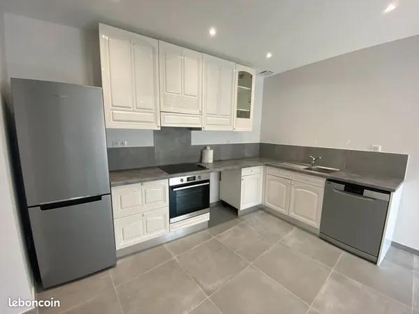 LOCATION APPARTEMENT 3 pieces Roquebrune