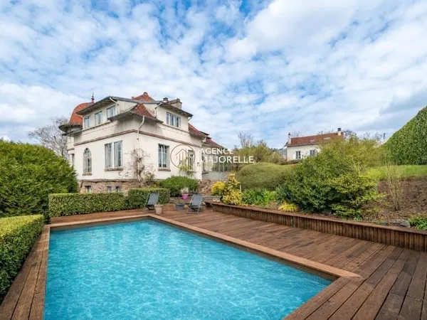 Maison 12 pièces 250 m²