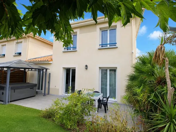 MAISON LA BAULE GUEZY