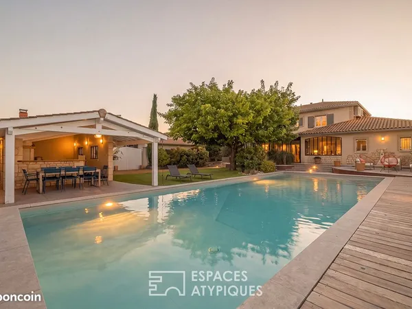 Mas 6 pièces 214 m²