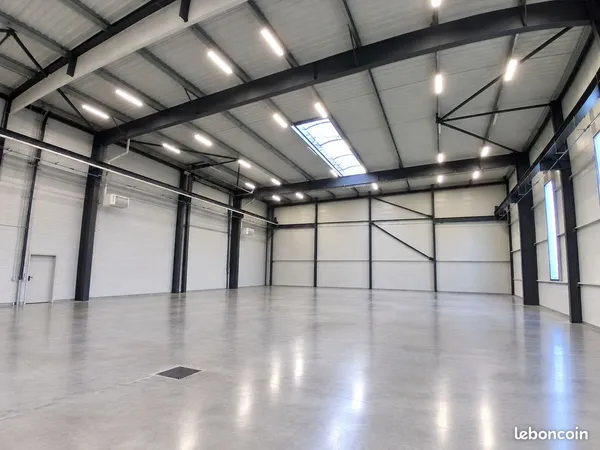 Atelier + Bureaux 600 m², près aéroport Nantes