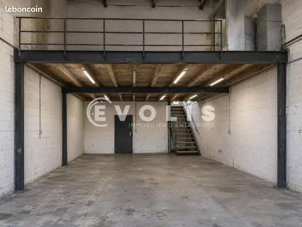 Local industriel 310 m²
