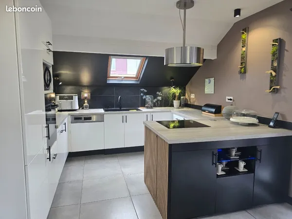 Appartement dans maison avec 285m2 de jardin et garage et 36 m2 de sous sol