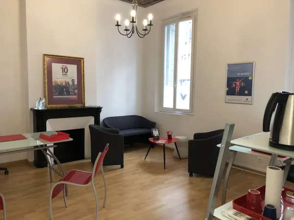 Bureaux de 86m2 en RDC, PMR Centre ville de Toulon excellent état portes blindées
