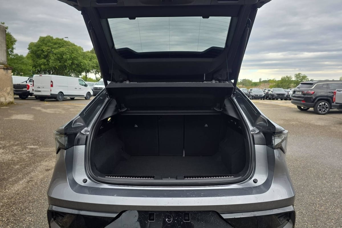 Renault Rafale — photo 11
