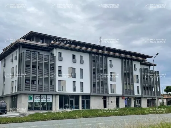 Local commercial 283 m²