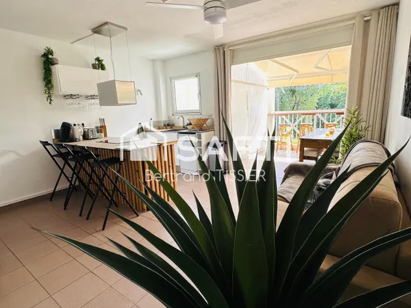 Appartement , 3 chambres rénové et meublé avec piscine