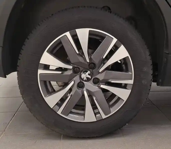 Peugeot 2008 1.2 puretech 110ch s&amp;s eat6 — photo 15