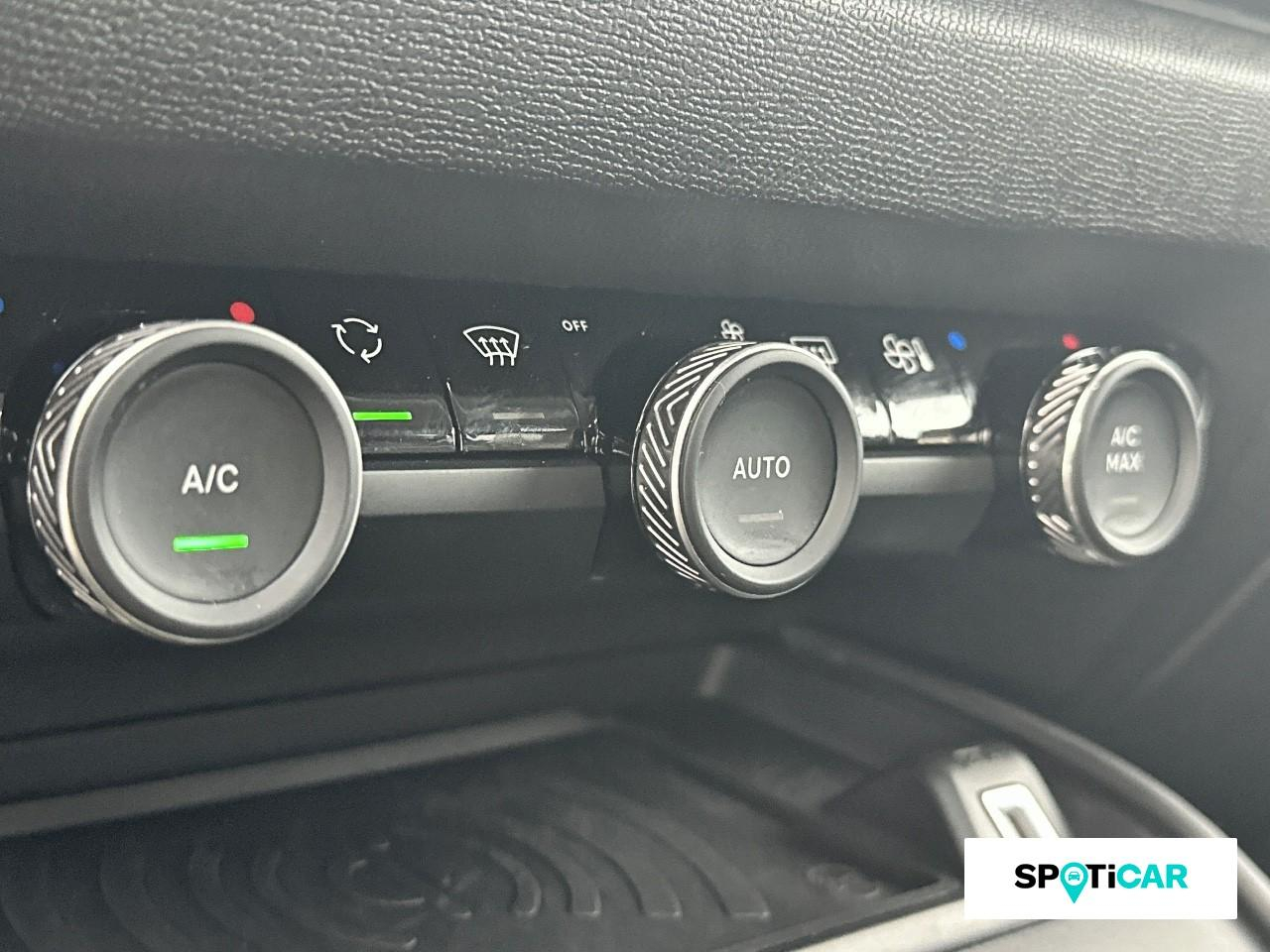 Citroën C4 bluehdi 130ch s&s shine pack eat8 — photo 15