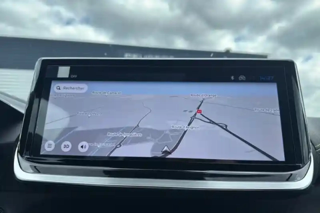 Peugeot 2008 hybrid 145 e-dcs6 — photo 15