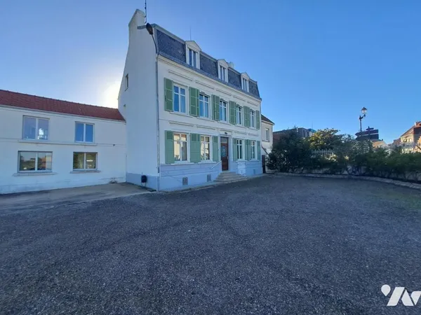 Maison 10 pièces 272 m²