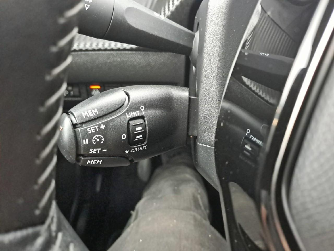 Peugeot 2008 puretech 100 s&s bvm6 active pack — photo 29