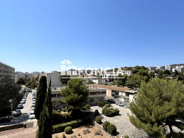 Hyeres 2 pieces balcon + cave+ stationnement