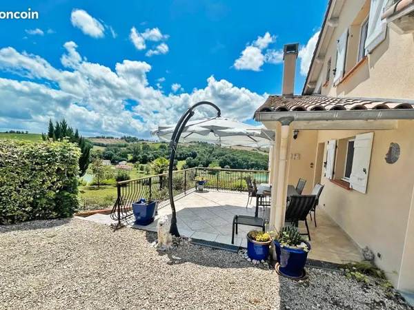 Maison de maitre a vendre sur les hauteurs du lac de carla-bayle