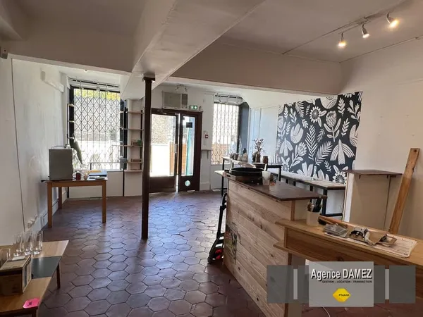 LOCAL COMMERCIAL À VENDRE À DOURDAN - EMPLACEMENT PRIVILÉGIÉ FACE AU CHÂTEAU ? 65 m² + SOUS-SOL