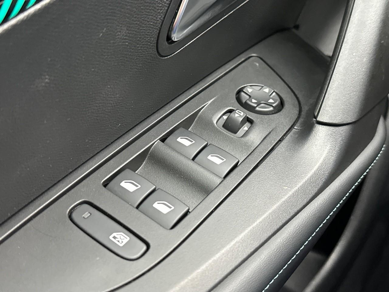 Peugeot 2008 puretech 130 s&s eat8 allure — photo 15