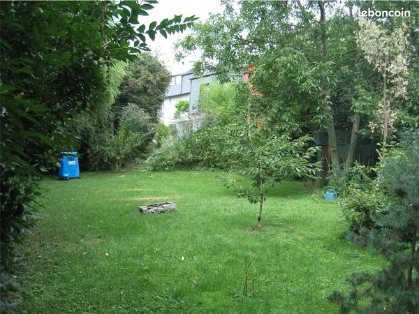 Rare: beau rez-de-jardin en bordure de canal