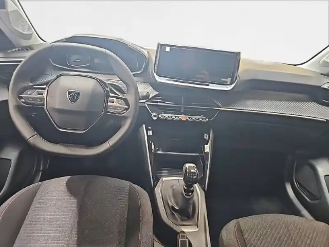 Peugeot 208 turbo 100 ch bvm6 — photo 29