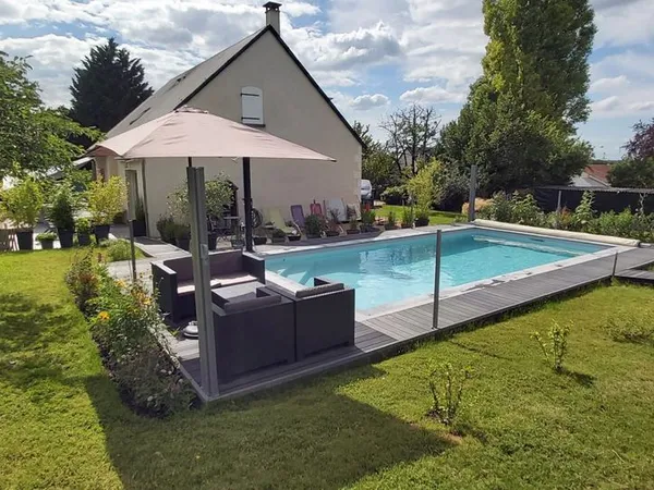 Maison familiale avec piscine et dépendance