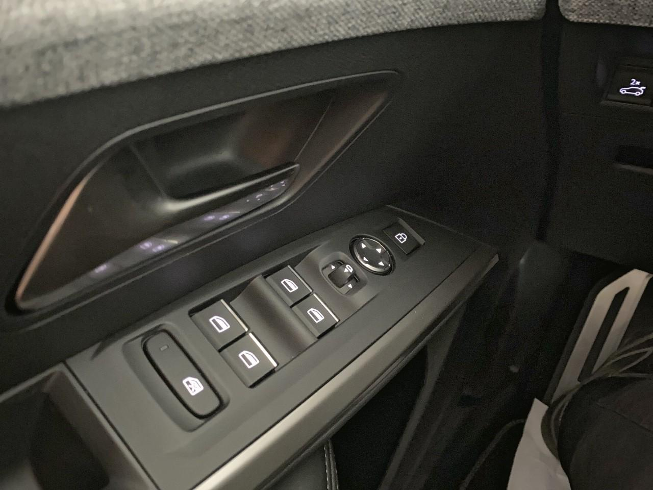 Peugeot 3008 hybrid 145 e-dcs6 gt — photo 20