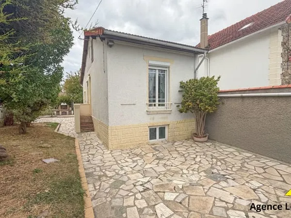 Villeneuve-le-Roi / Pavillon 3 pièces de 65 m² avec dépendance, ateliers et grand jardin
