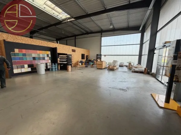 Local commercial 700 m²