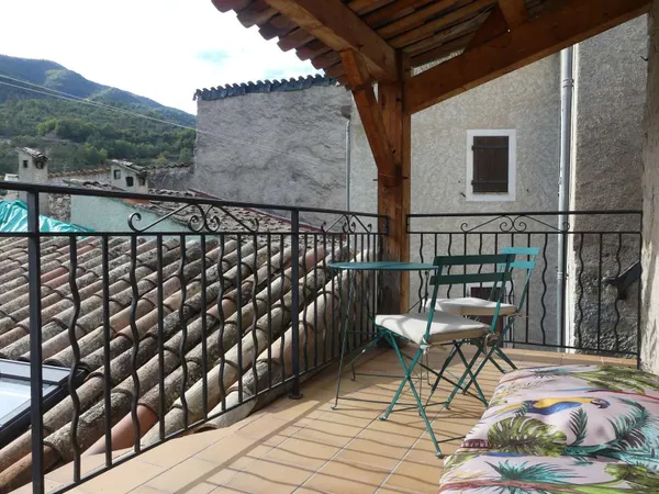 Appartement 3 Pièces 1er -Terrasse et grenier