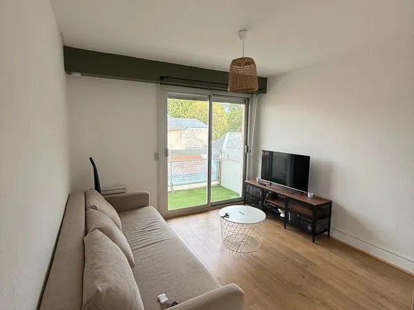 Studio meublé 19 m² - Hyper centre Niort - Terrasse avec vue sur la Brèche