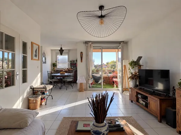 Appartement T4 Lalande, 87 m², piscine, balcons & parkings