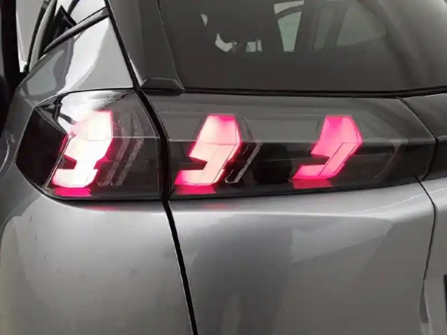Peugeot 2008 bluehdi 130 s&amp;s eat8 — photo 17