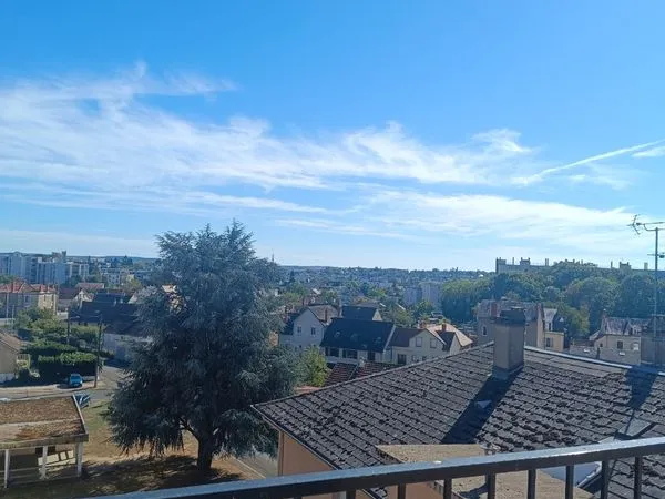 Bel appartement 69 m² lumineux - 2 balcons - Parking - Cave - 85