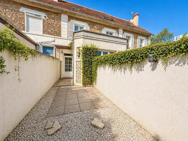 Maison Dammarie avec beaucoup de charme jardin