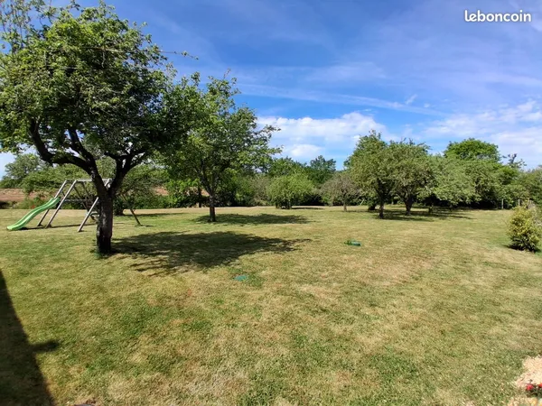 A vendre terrain à construire de 1968 m² sur la commune de Laval