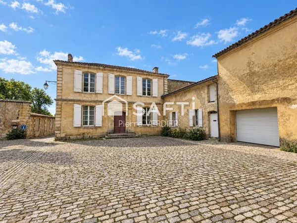 Maison de maître, centre village, commodités à pied