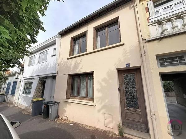 Maison de ville avec jardin et garage - Proche centre-ville