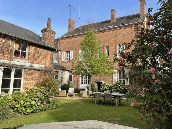 Maison 12 pièces 242 m²
