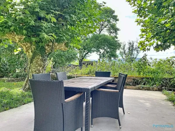 Maison 7 pièces 247 m²