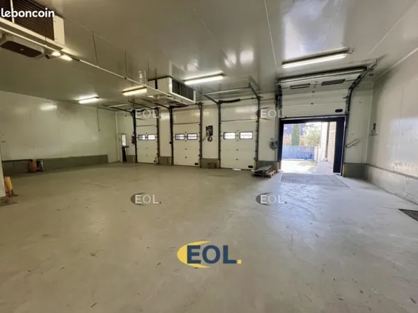 Local industriel 500 m²