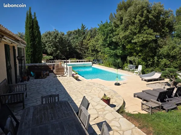 LOCATION MEUBLÉE - MAISON 130 m² AVEC PISCINE ET GRAND JARDIN - SAINT-MAXIMIN-LA-SAINTE-BAUME
