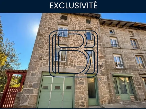 MAISON D'HABITATION DE VILLAGE AVEC GARAGE ET JARDIN NON ATTENAN
