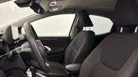 Toyota Yaris 116h Design 5p MY22 — photo 12