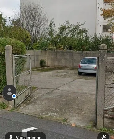 Place de parking extérieure