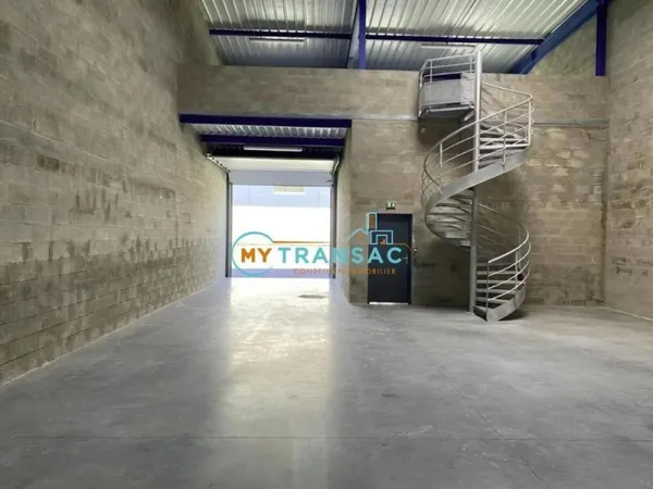 My transac vous propose à la location des locaux d'activité de 240m² à 480m² sur la commune de court